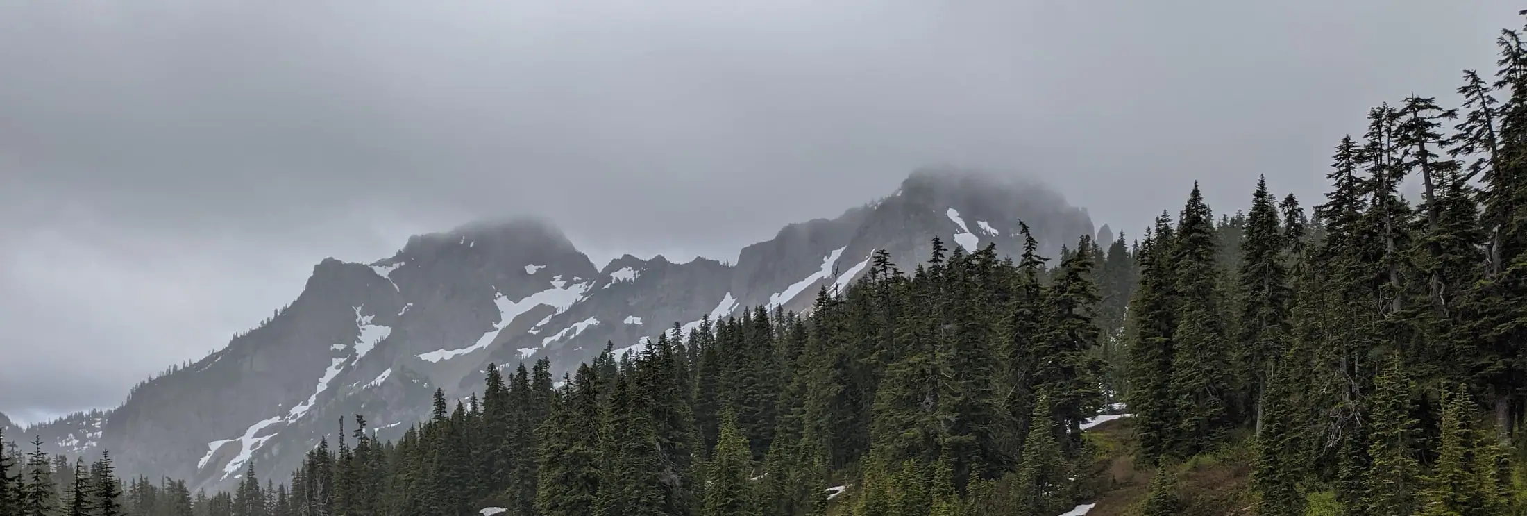 Cascade mountains under cloud